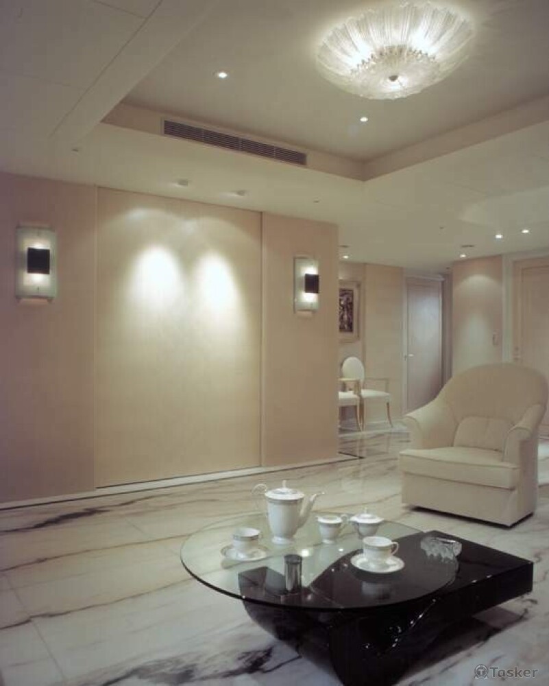 自動門電視牆及訂製壁燈兼喇叭-關閉時