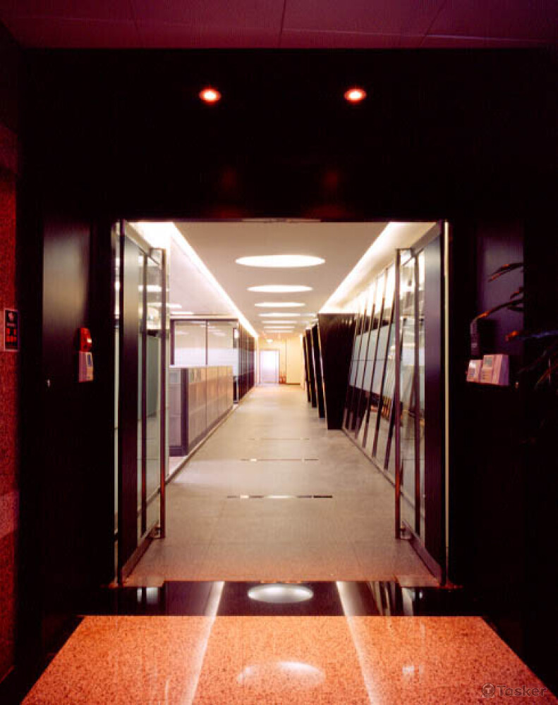 低調沉穩的主走道