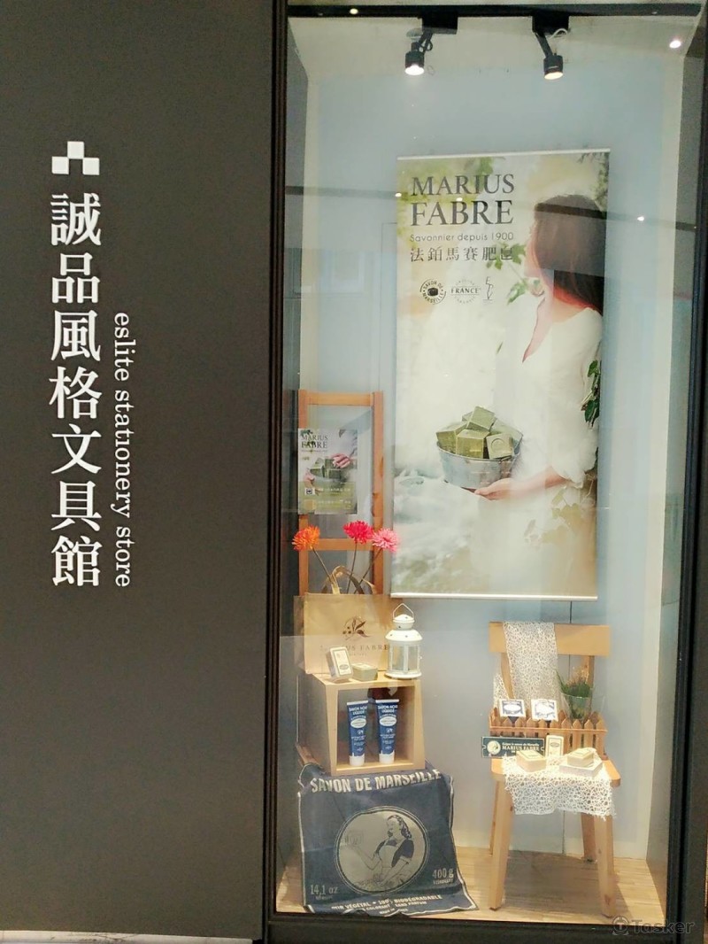 法鉑-小型櫥窗佈置設計-誠品