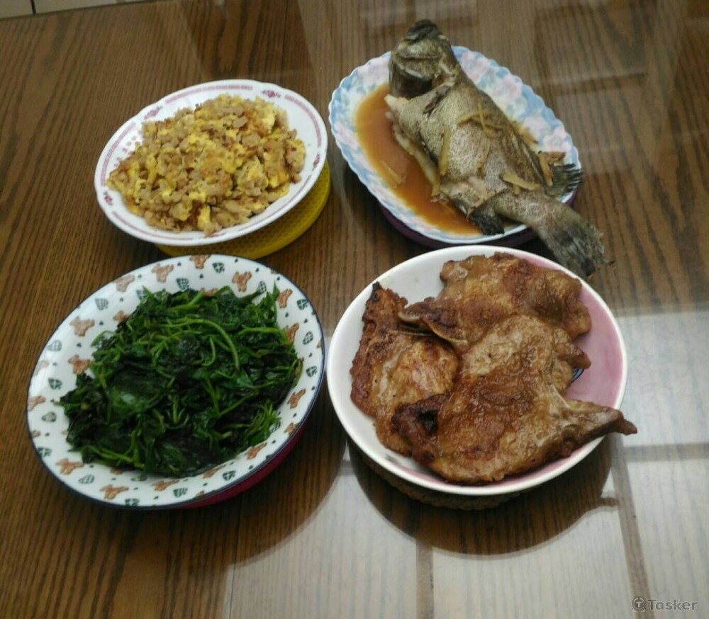 蒸鱸魚、煎豬排丶炒地瓜葉、煎蘿蔔蛋