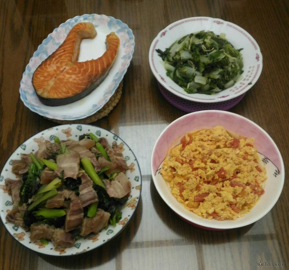 煎鲑魚鹹豬肉炒小黃瓜蕃茄炒蛋炒芥蘭