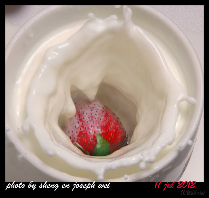 草莓牛奶飲料情境照拍攝