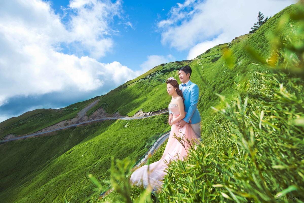 合成藍天白雲.草地加綠