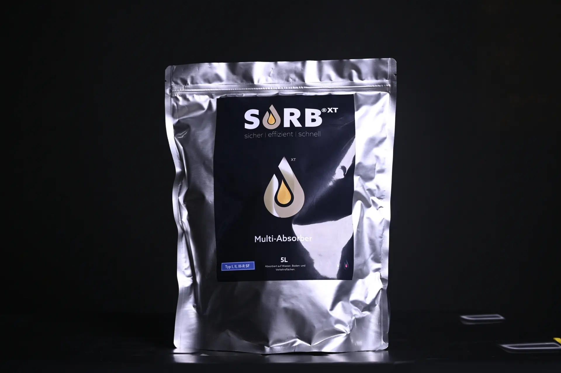 SORB黑底形象照