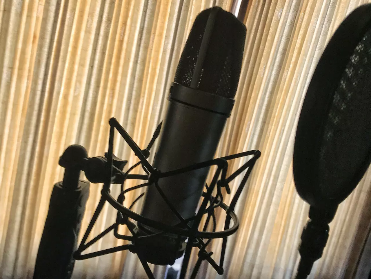 男聲配音員【專業錄音室】