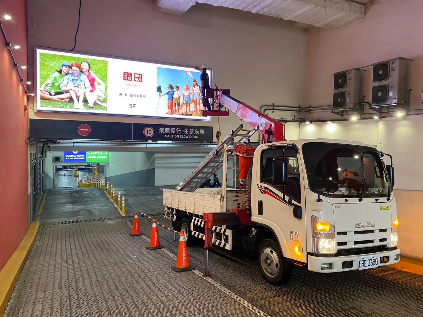 招牌製作、招牌施工、字幕機、立體字燈箱